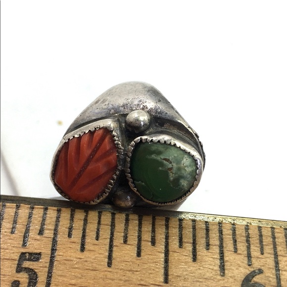 Vtg carved green turquoise coral ring .Navajo Turquoise & Coral Sterling Ring - Picture 2 of 4